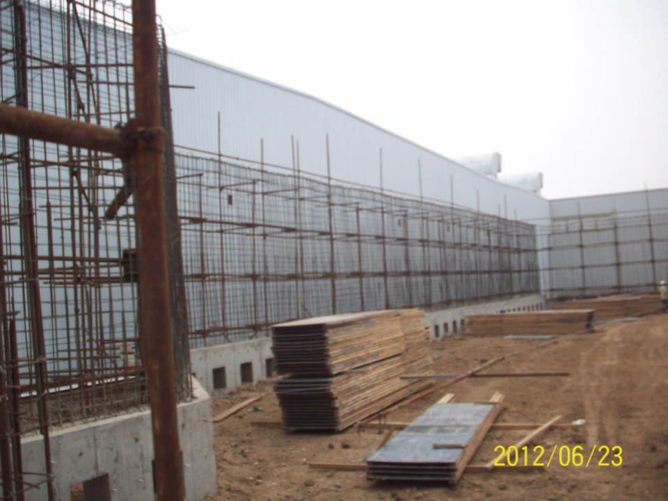 Perimeter wall scaffold line