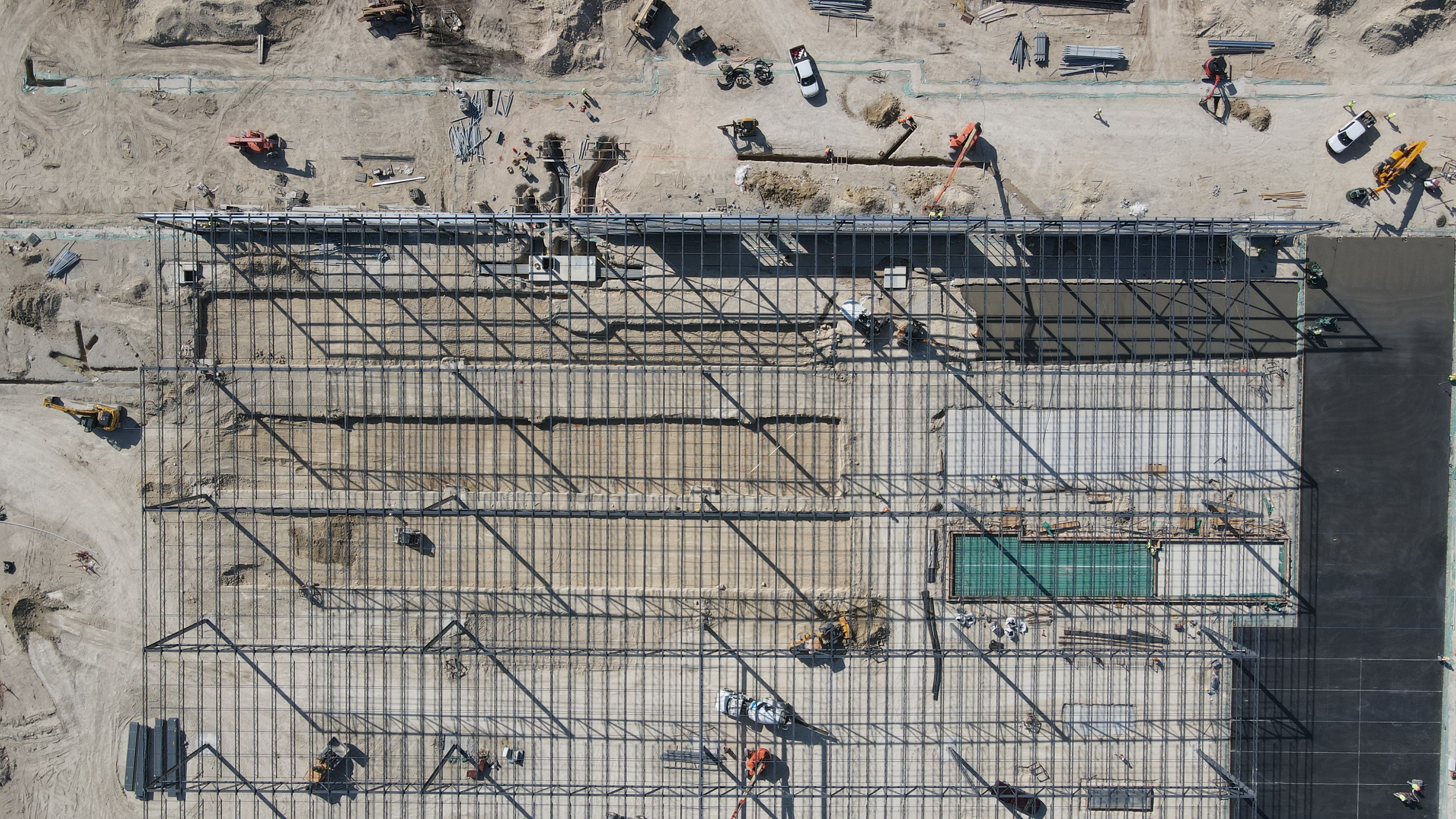 Tilt-panel lift with crawler crane.